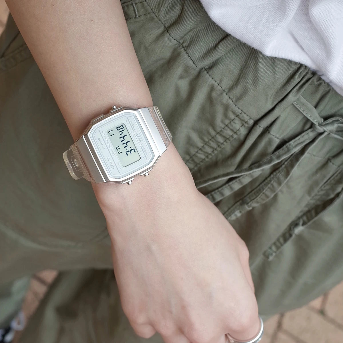 🧊 Casio Transparent Digital Watch – Unisex LED Sport Style
