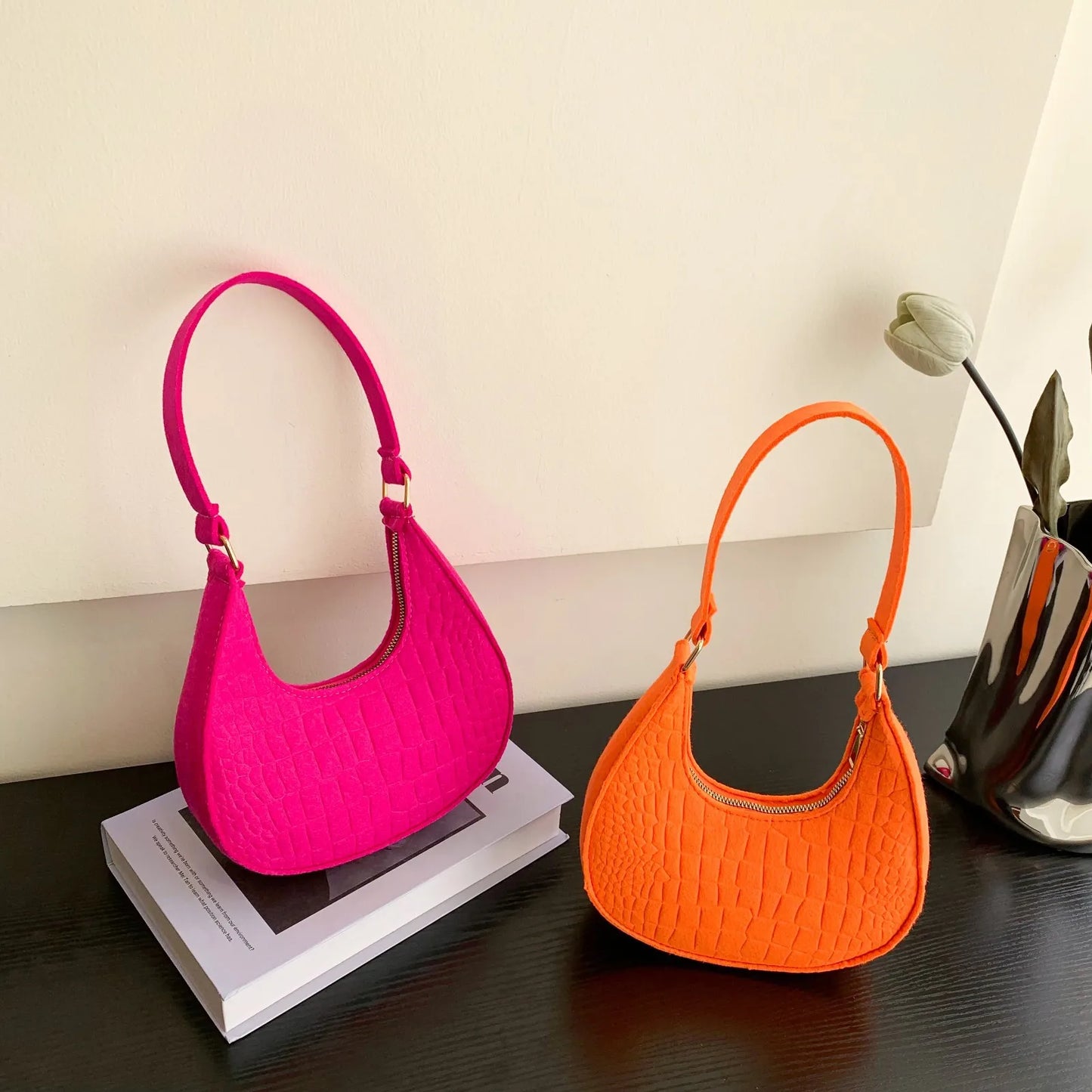👜 Vintage Korean Underarm Bag – Soft Style & Structure