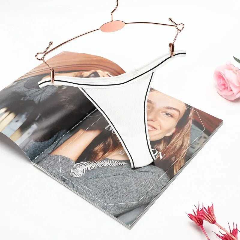 🌸 Seamless Cotton Thong – Soft & Sexy Comfort