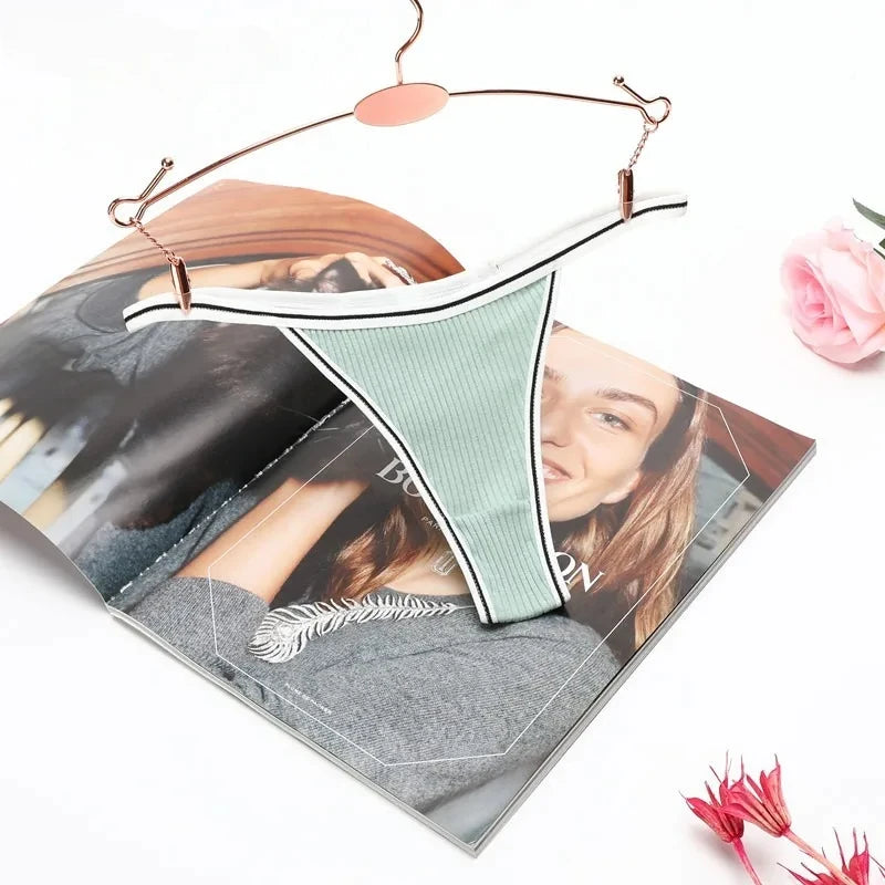 🌸 Seamless Cotton Thong – Soft & Sexy Comfort
