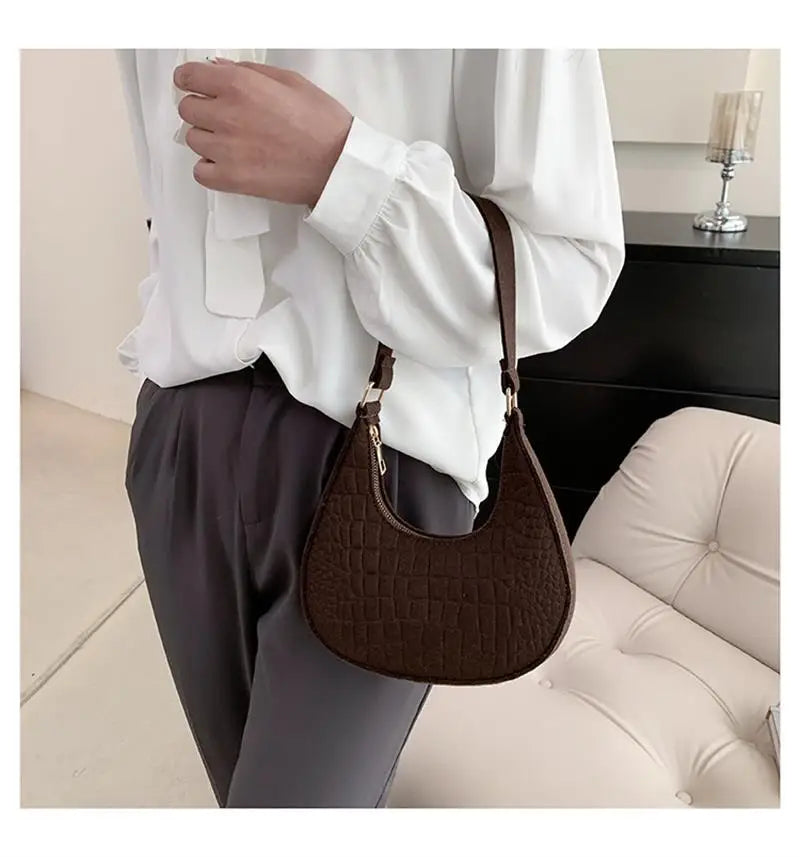 👜 Vintage Korean Underarm Bag – Soft Style & Structure