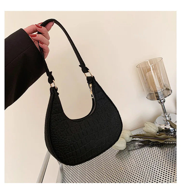 👜 Vintage Korean Underarm Bag – Soft Style & Structure