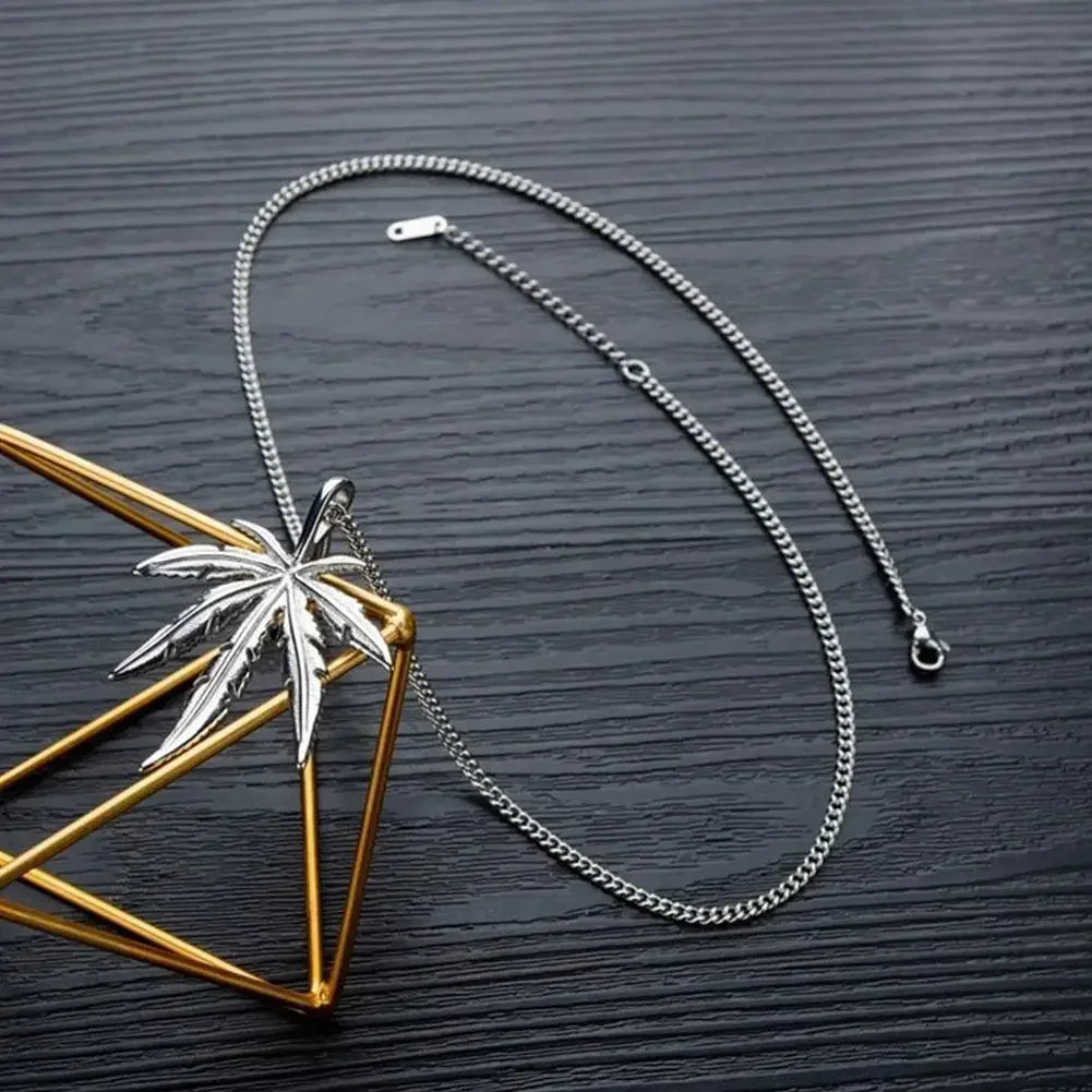 🍁 Hot Fashion Maple Leaf Pendant Necklace