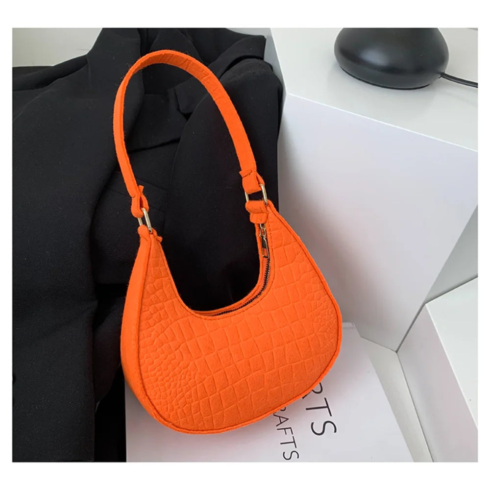 👜 Retro Felt Underarm Bag – Timeless & Trendy